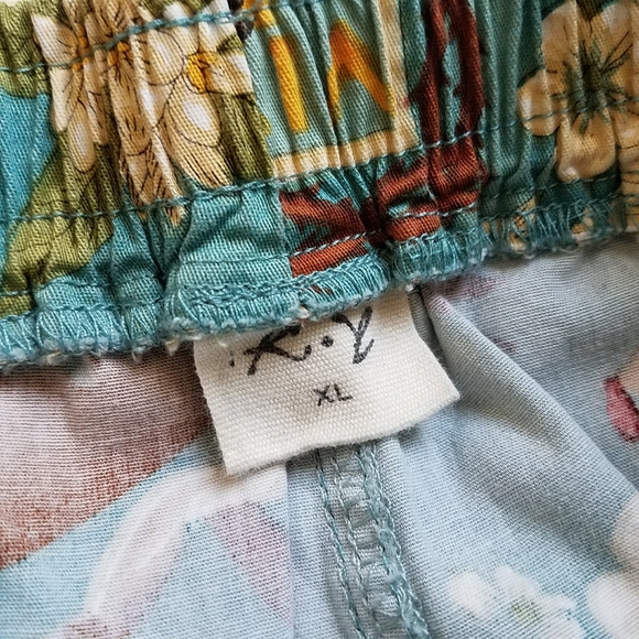 Frida Kahlo Shorts - Picture 8 of 8